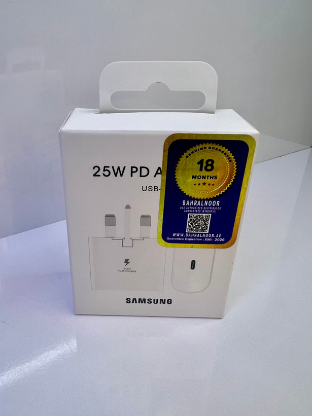 شارژر دیواری 25 وات سامسونگ مدل EP-TA800NWEGAE با اتصال به پریز سه پین و تکنولوژی شارژ سریع USB PD 3.0، دارای درگاه خروجی USB Type-C