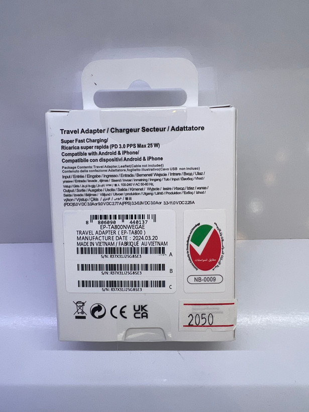 شارژر دیواری 25 وات سامسونگ مدل EP-TA800NWEGAE با اتصال به پریز سه پین و تکنولوژی شارژ سریع USB PD 3.0، دارای درگاه خروجی USB Type-C
